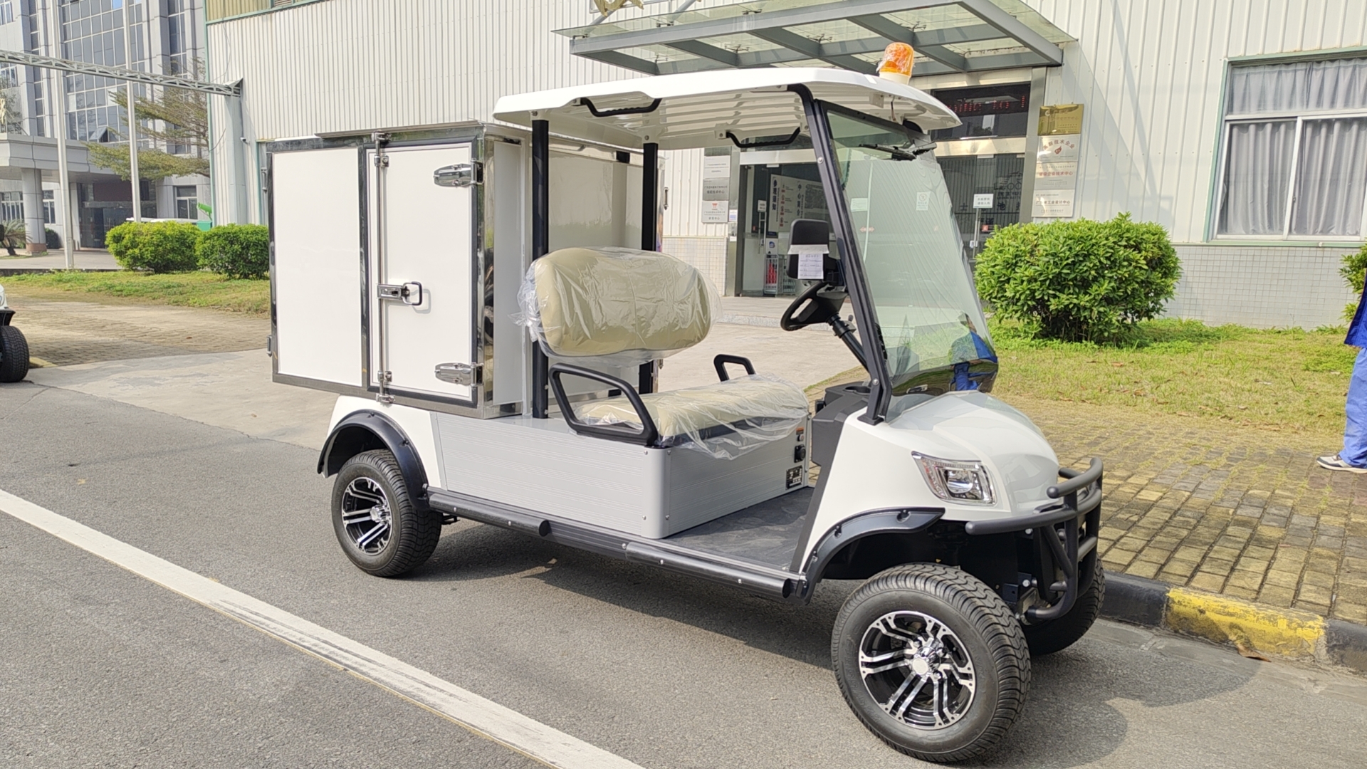 Electric Utility Vehicle with Refrigerator (DU-CA500RF) - Image 2