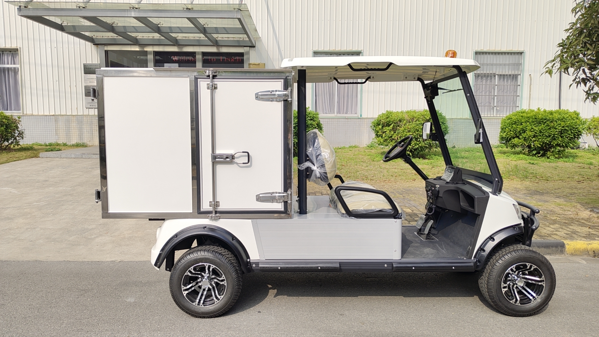 Electric Utility Vehicle with Refrigerator (DU-CA500RF) - Image 5